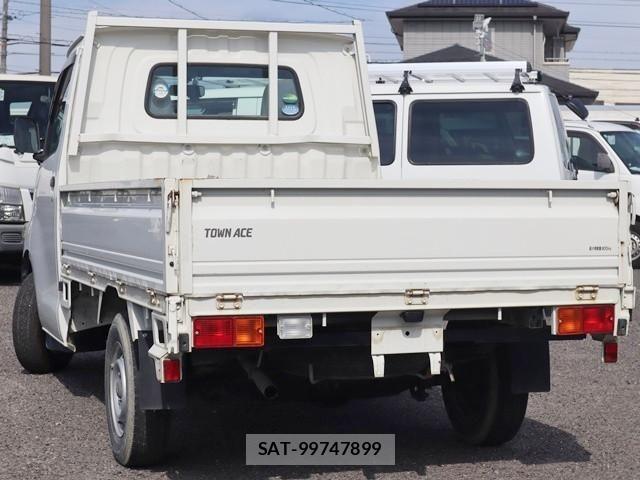 Toyota LITEACE TRUCK 2018-01 8525614-2