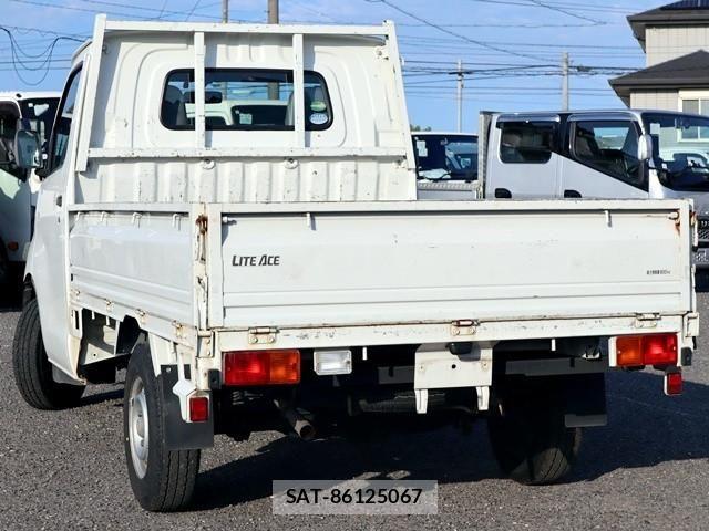 Toyota LITEACE TRUCK 2017-06 8525615-1