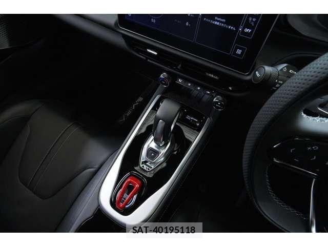 Lotus Emira 2025-10 8413371-10