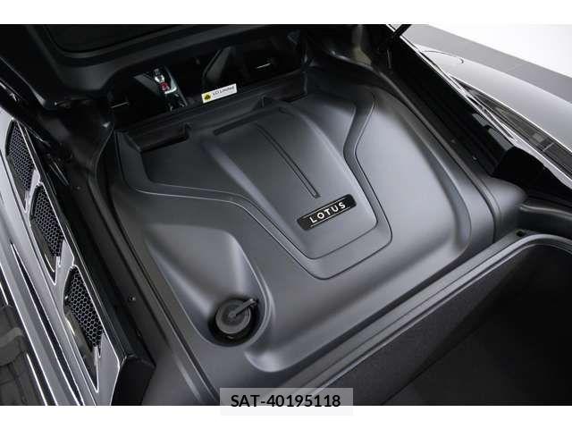 Lotus Emira 2025-10 8413371-5