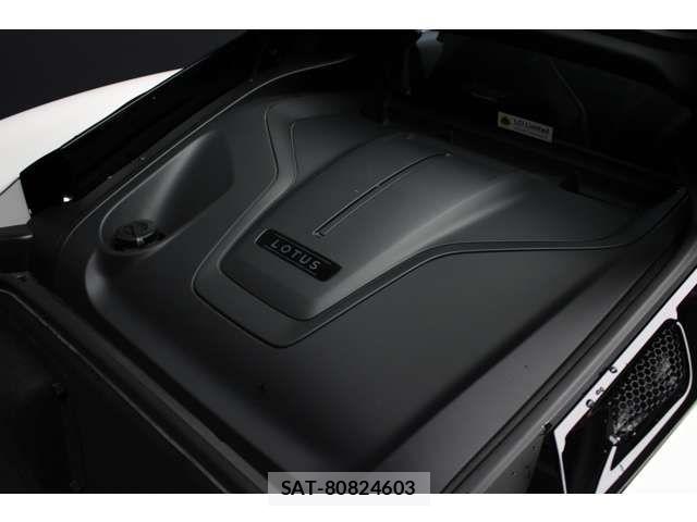 Lotus Emira 2026-08 8871378-9
