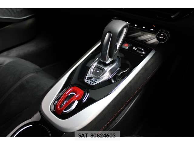 Lotus Emira 2026-08 8871378-2