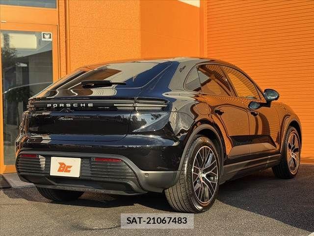 Porsche MACAN 2025-06 1207191-13