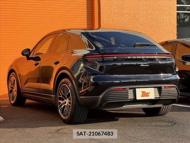 Porsche MACAN 2025-06 1207191-15