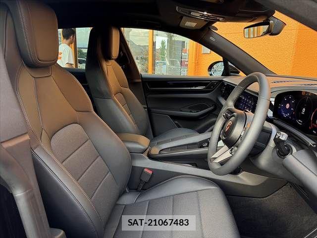 Porsche MACAN 2025-06 1207191-16