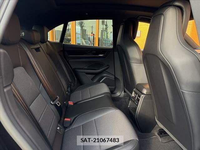 Porsche MACAN 2025-06 1207191-20