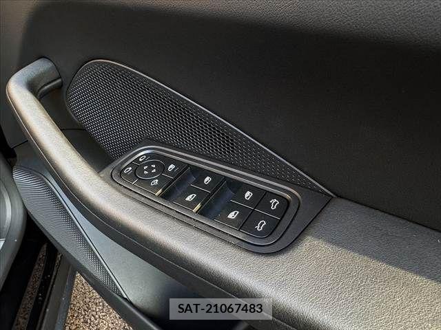 Porsche MACAN 2025-06 1207191-28