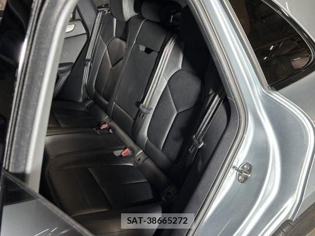 Porsche MACAN 2019-09 8245786-9