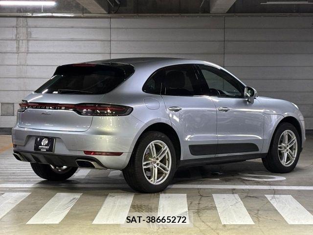 Porsche MACAN 2019-09 8245786-2