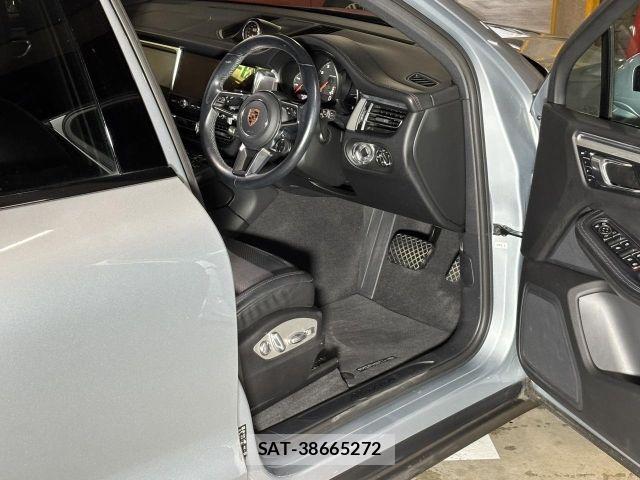 Porsche MACAN 2019-09 8245786-3