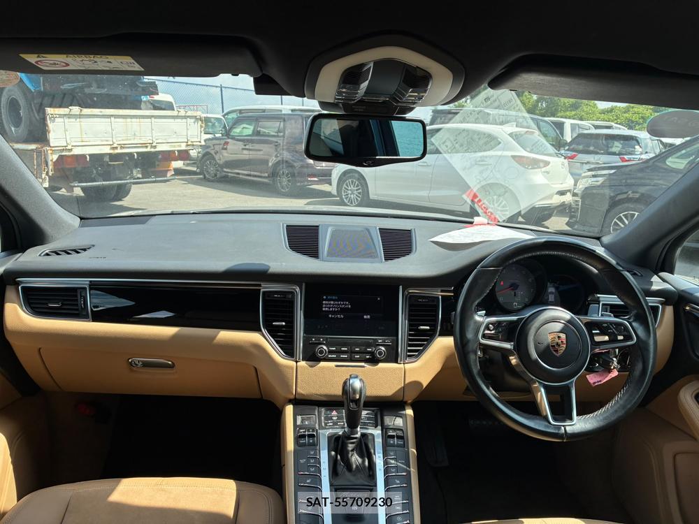 Porsche MACAN 2016-10 8055692-12