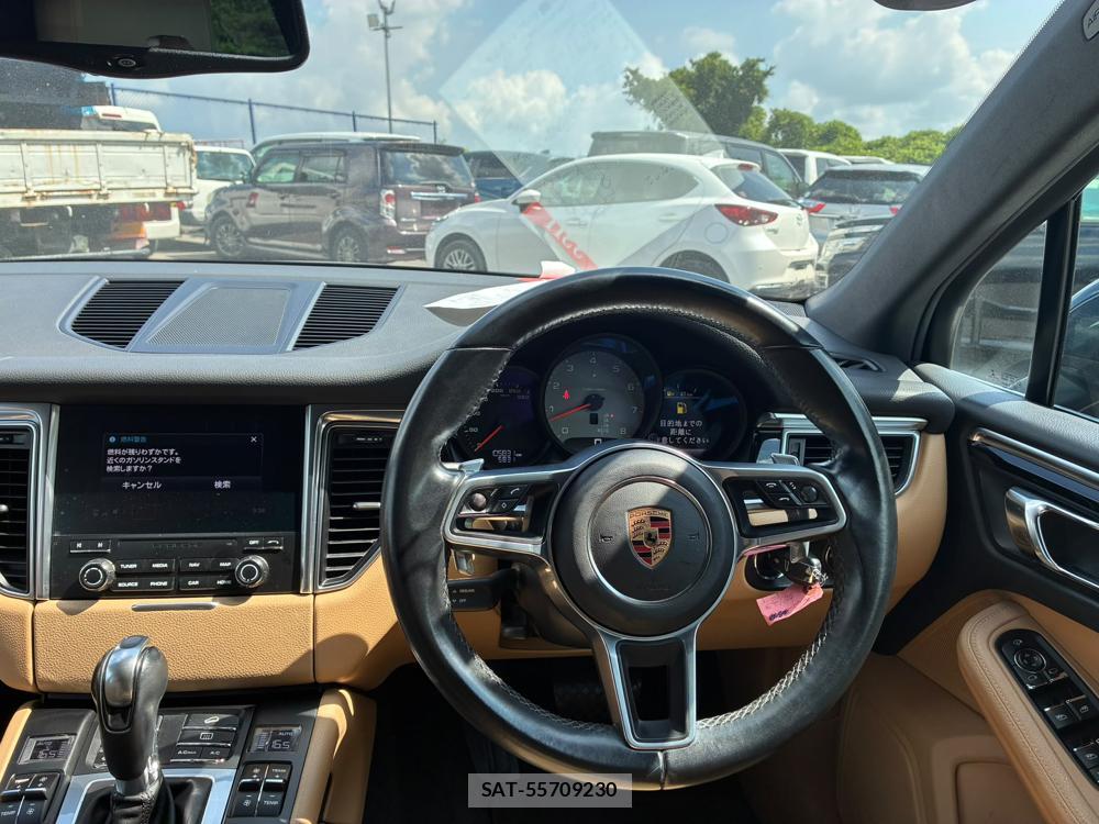 Porsche MACAN 2016-10 8055692-13