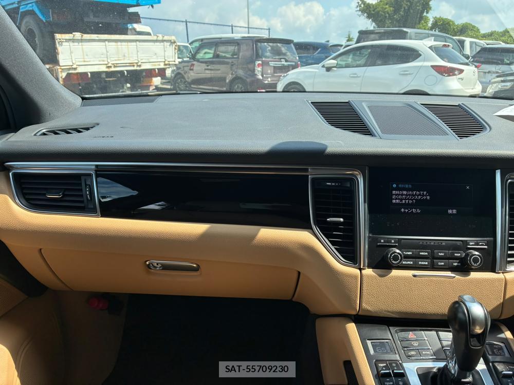 Porsche MACAN 2016-10 8055692-17