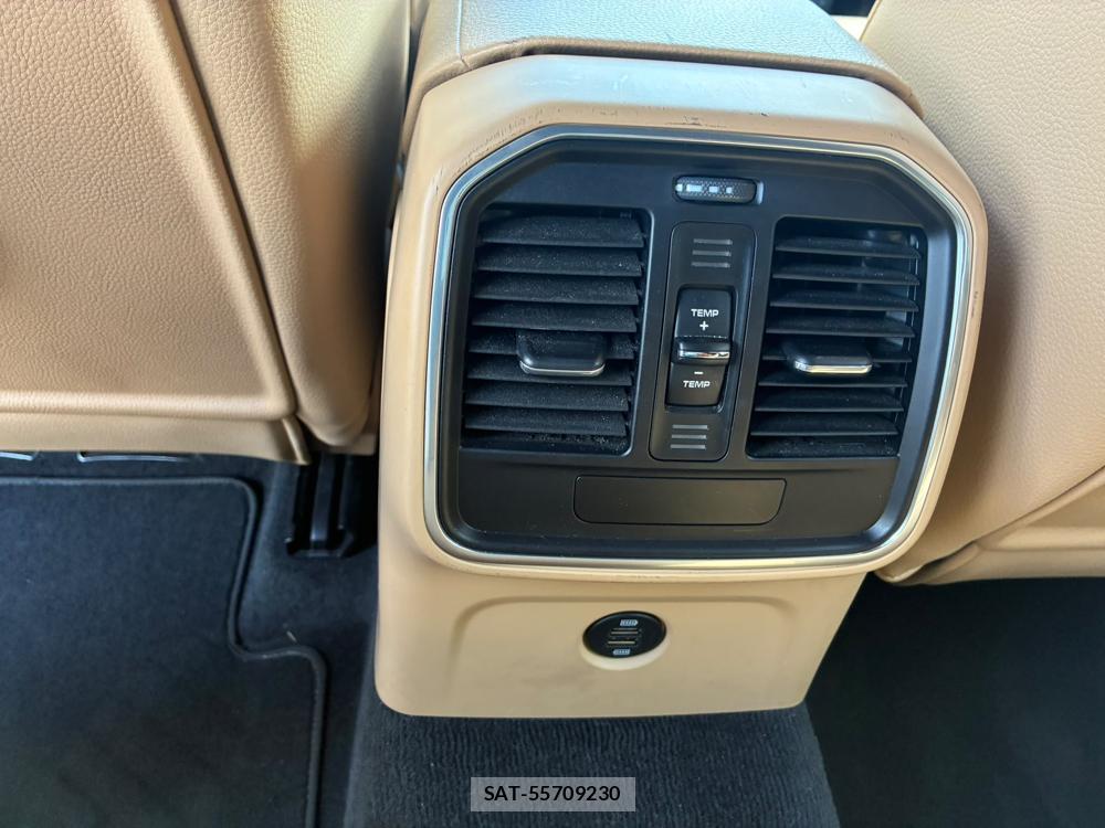 Porsche MACAN 2016-10 8055692-21