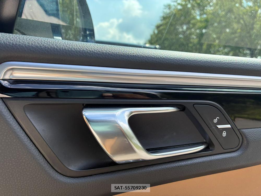 Porsche MACAN 2016-10 8055692-22
