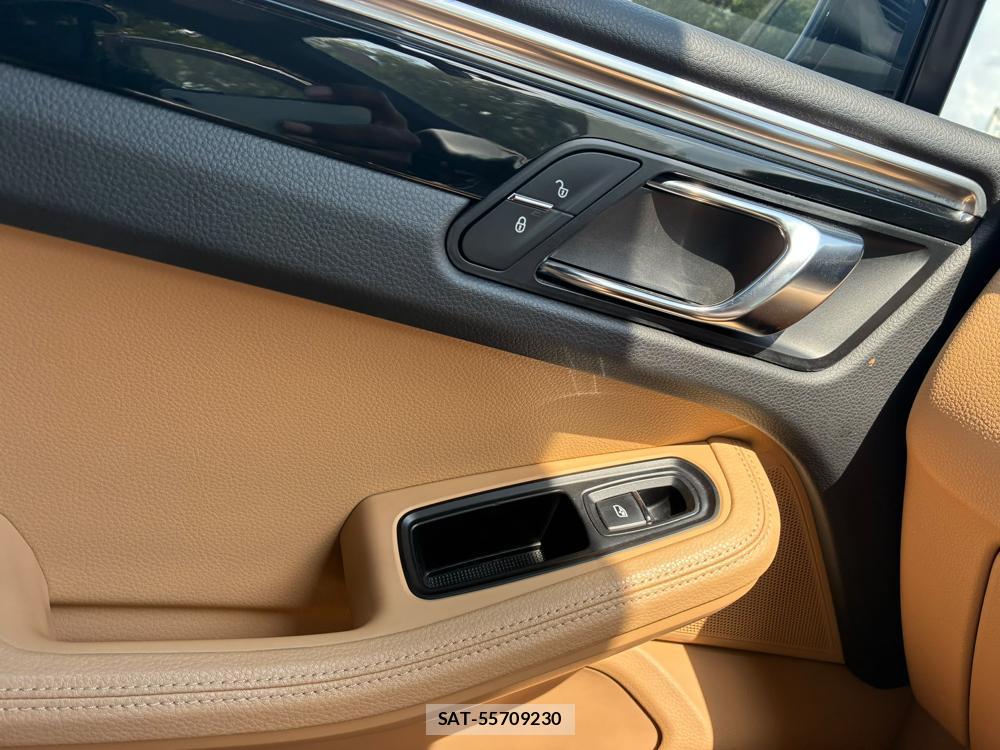Porsche MACAN 2016-10 8055692-24