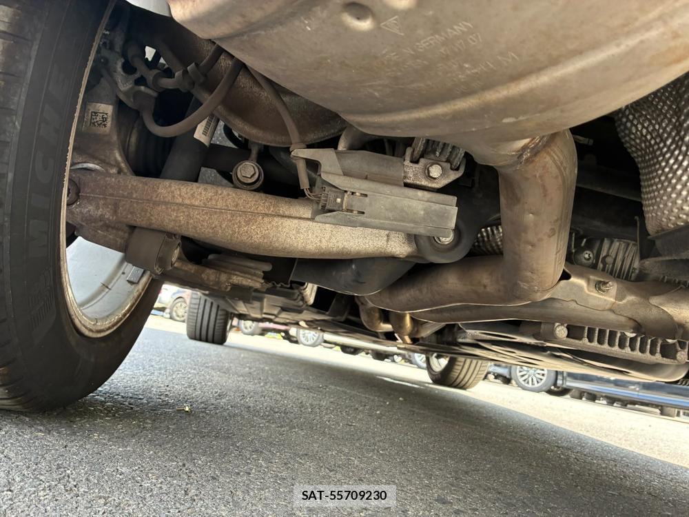 Porsche MACAN 2016-10 8055692-37