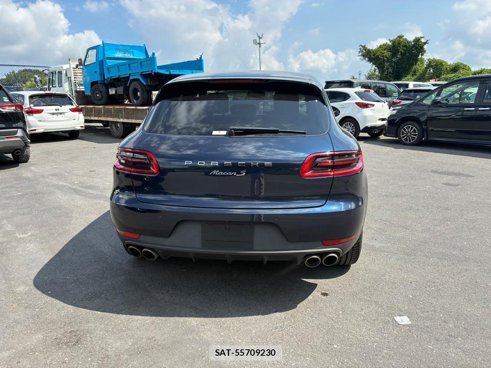 Porsche MACAN 2016-10 8055692-3
