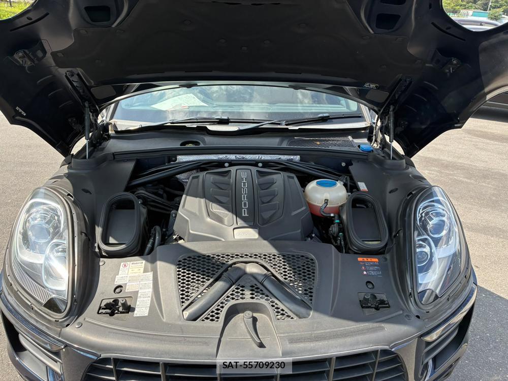 Porsche MACAN 2016-10 8055692-40