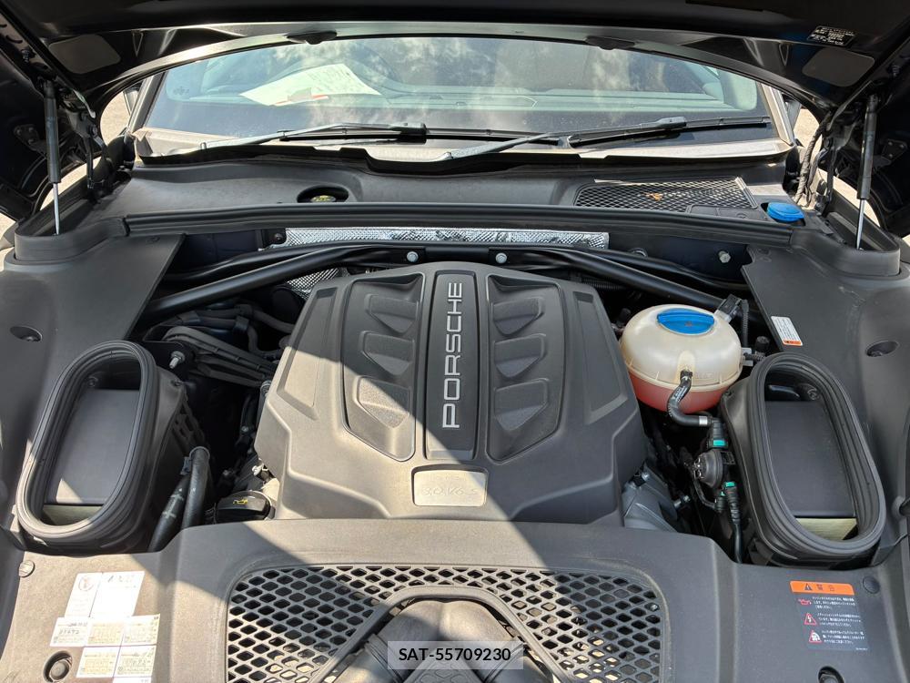 Porsche MACAN 2016-10 8055692-41