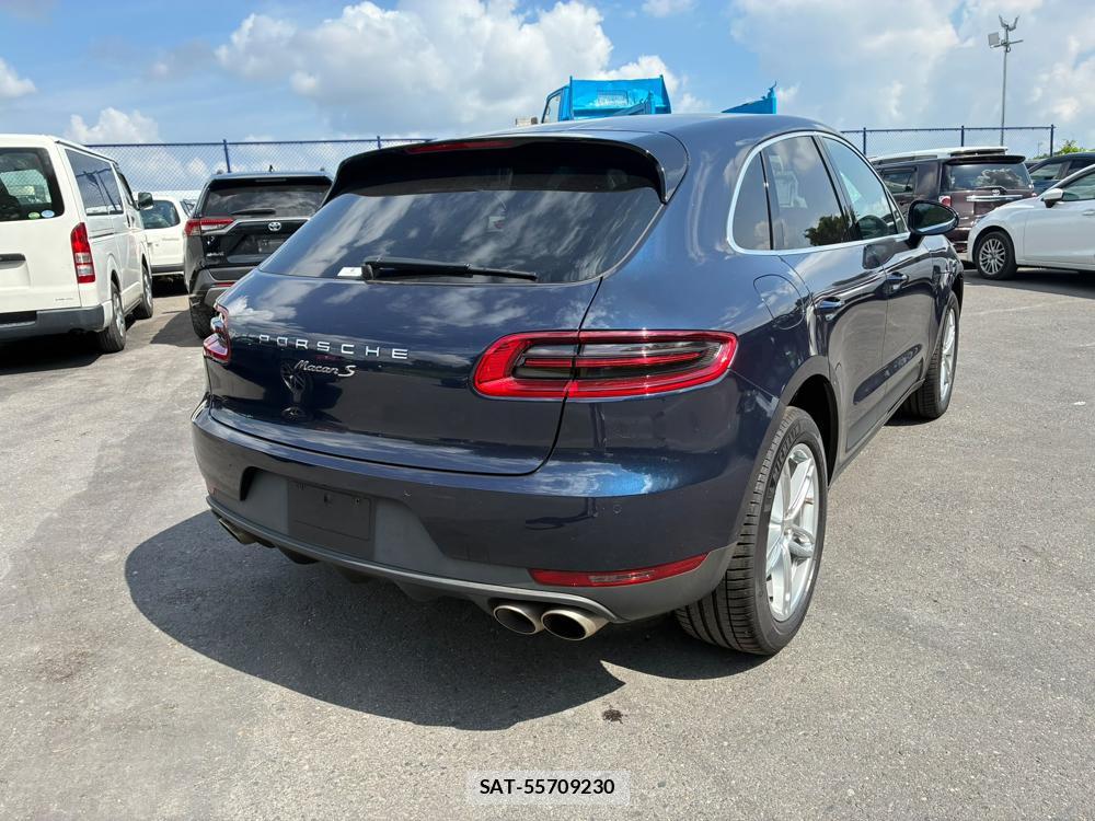 Porsche MACAN 2016-10 8055692-4