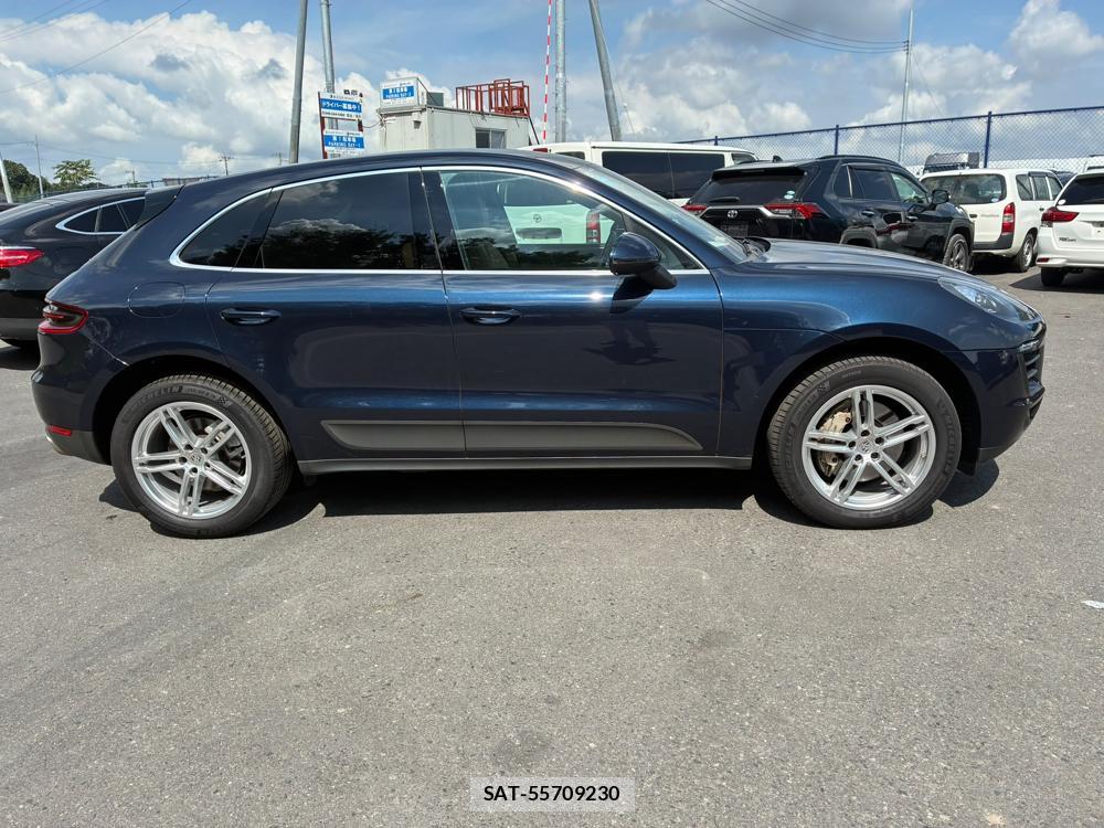 Porsche MACAN 2016-10 8055692-5