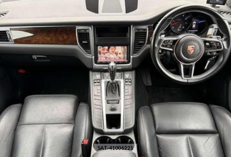 Porsche MACAN 2015-07 8558877-13