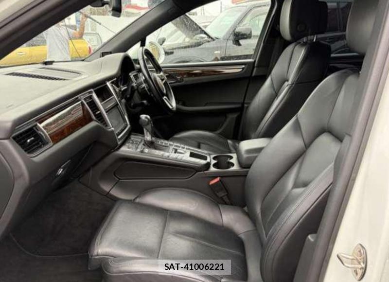 Porsche MACAN 2015-07 8558877-14