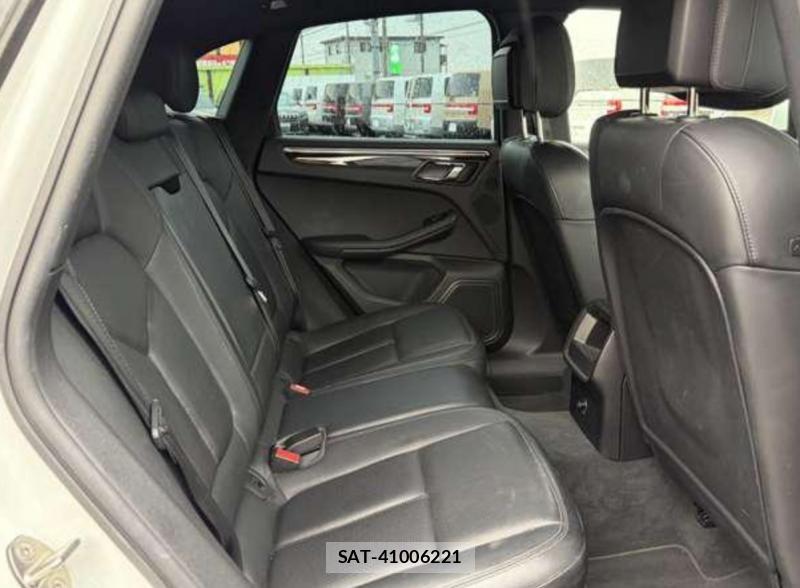 Porsche MACAN 2015-07 8558877-15