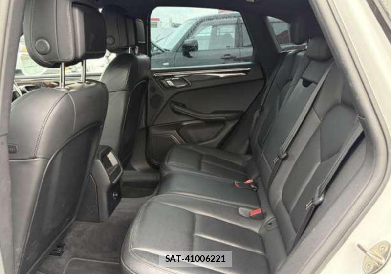 Porsche MACAN 2015-07 8558877-16