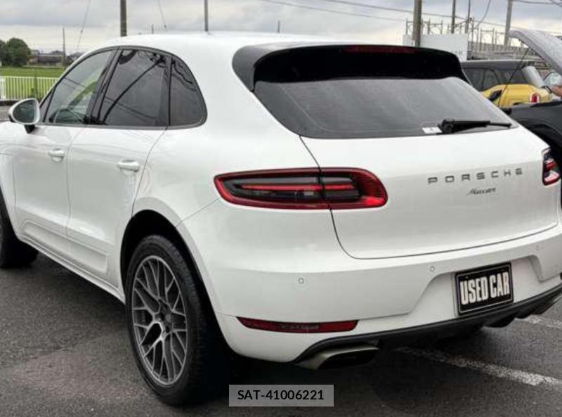 Porsche MACAN 2015-07 8558877-1