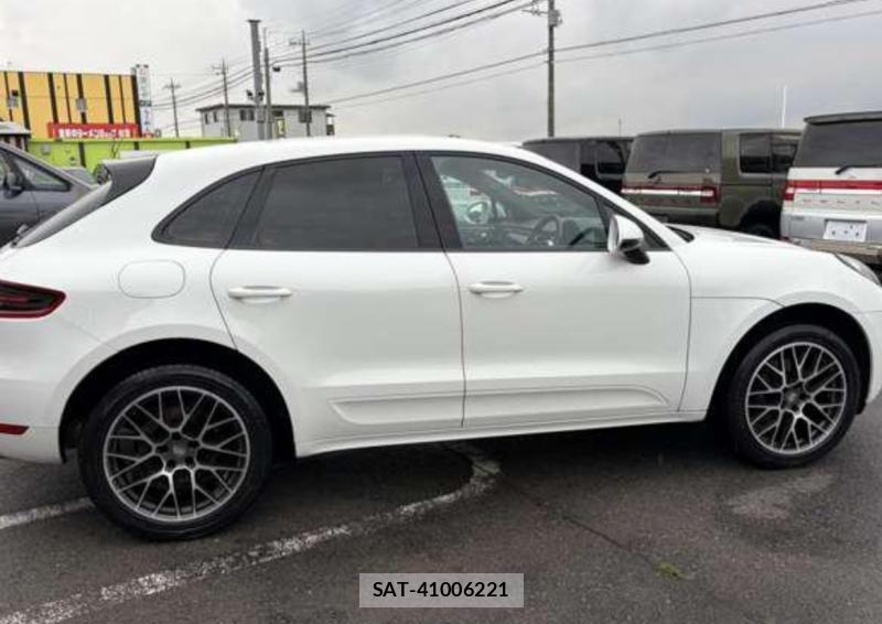 Porsche MACAN 2015-07 8558877-3