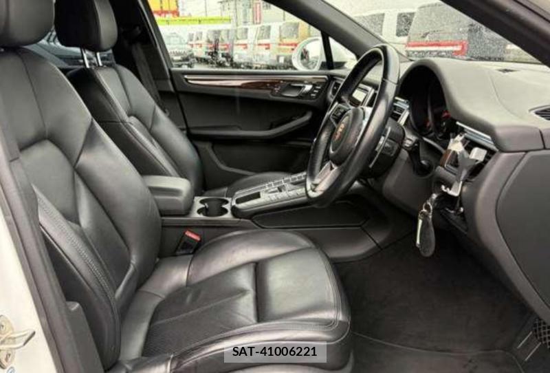 Porsche MACAN 2015-07 8558877-6