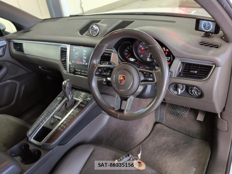 Porsche MACAN 2016 6820157-4