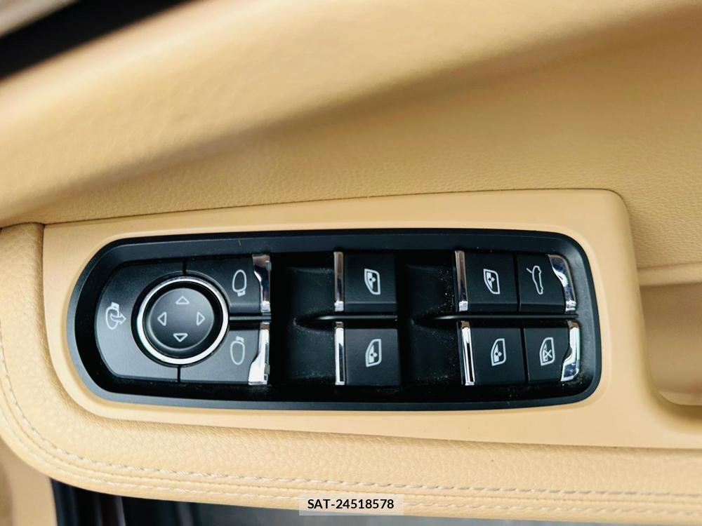 Porsche MACAN 2016 7191156-20