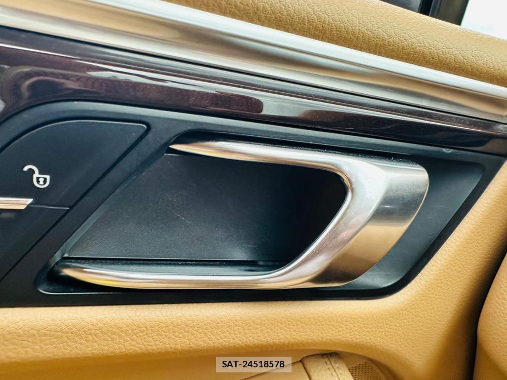 Porsche MACAN 2016 7191156-21