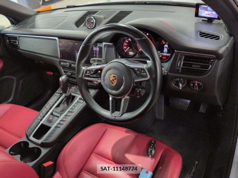 Porsche MACAN 2021-12 7380013-4