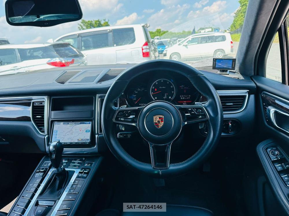 Porsche MACAN 2015-03 7349930-13