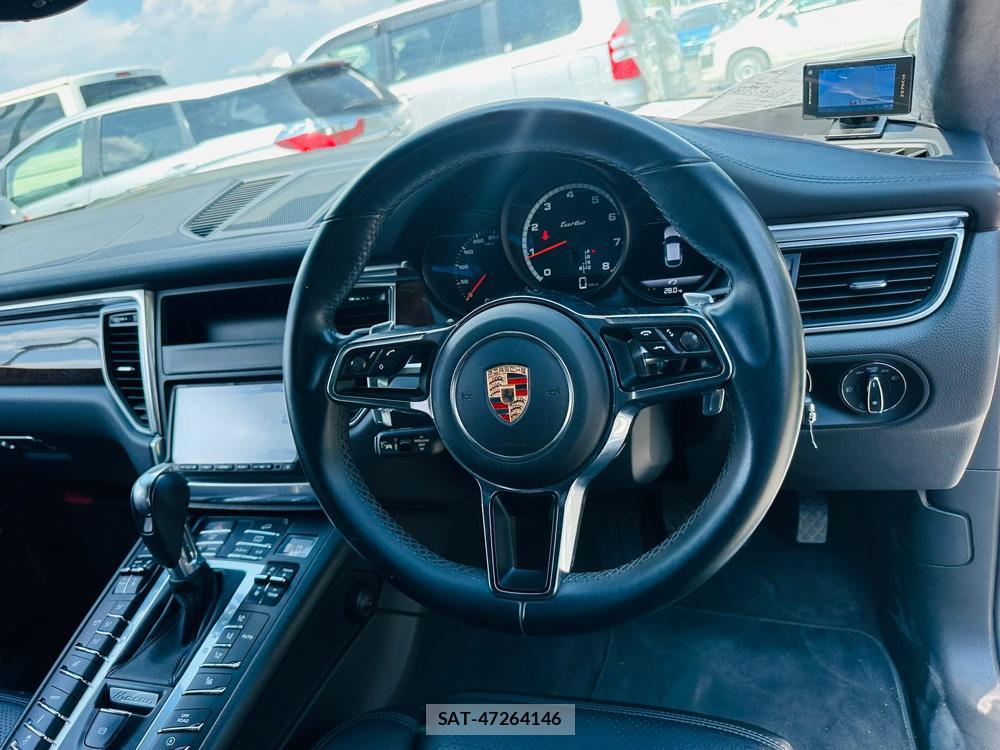 Porsche MACAN 2015-03 7349930-14