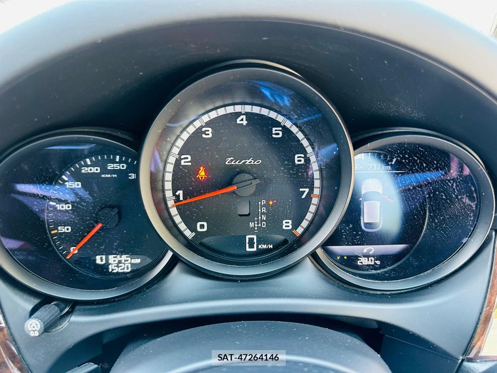 Porsche MACAN 2015-03 7349930-15