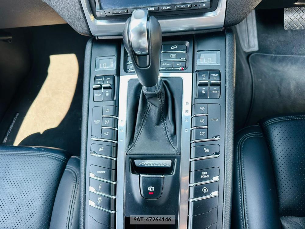Porsche MACAN 2015-03 7349930-19