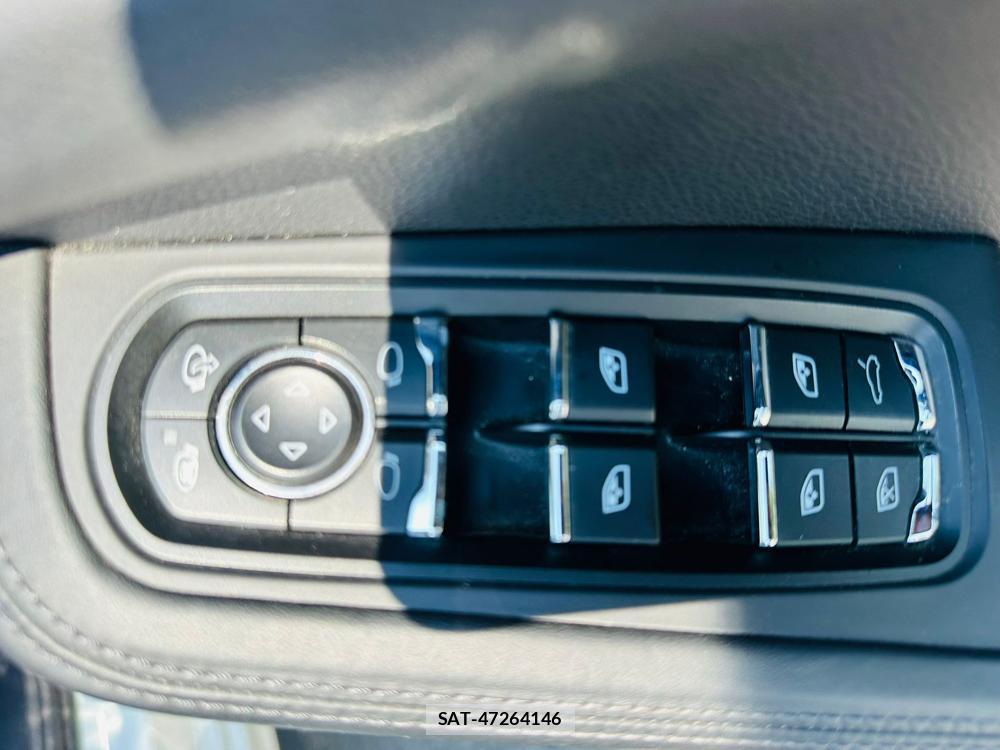 Porsche MACAN 2015-03 7349930-21