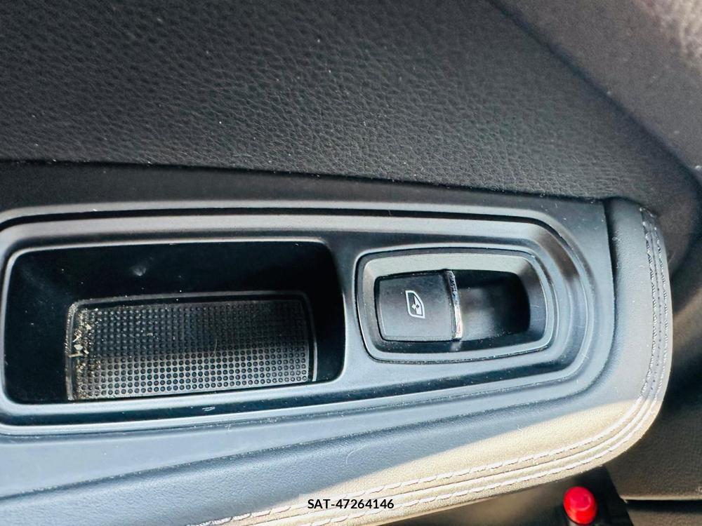 Porsche MACAN 2015-03 7349930-23