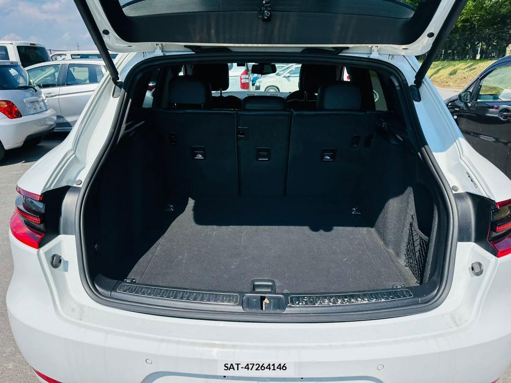 Porsche MACAN 2015-03 7349930-25