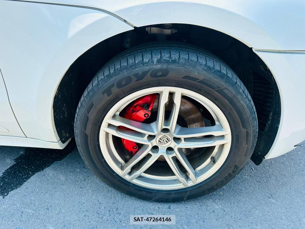Porsche MACAN 2015-03 7349930-28