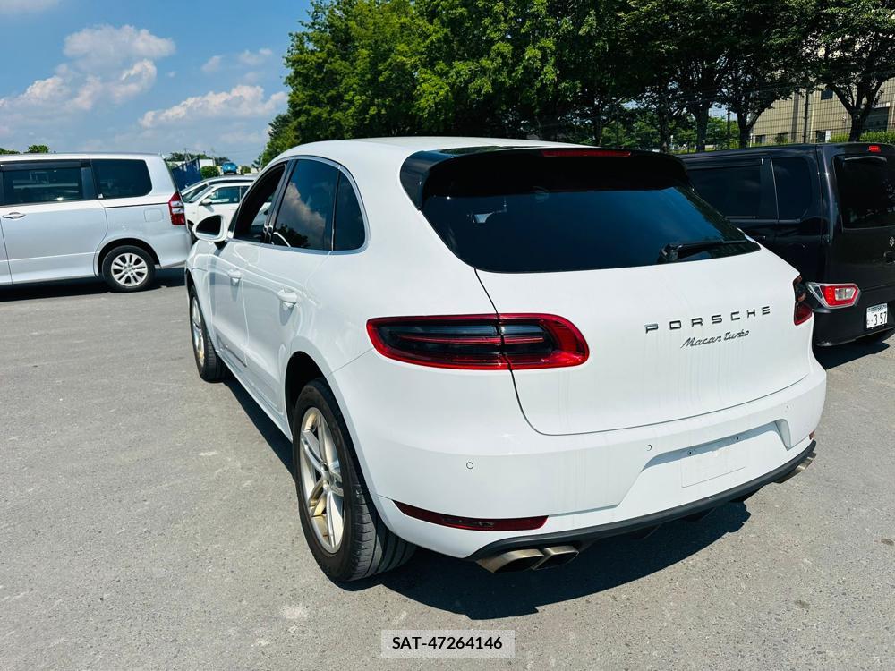 Porsche MACAN 2015-03 7349930-2