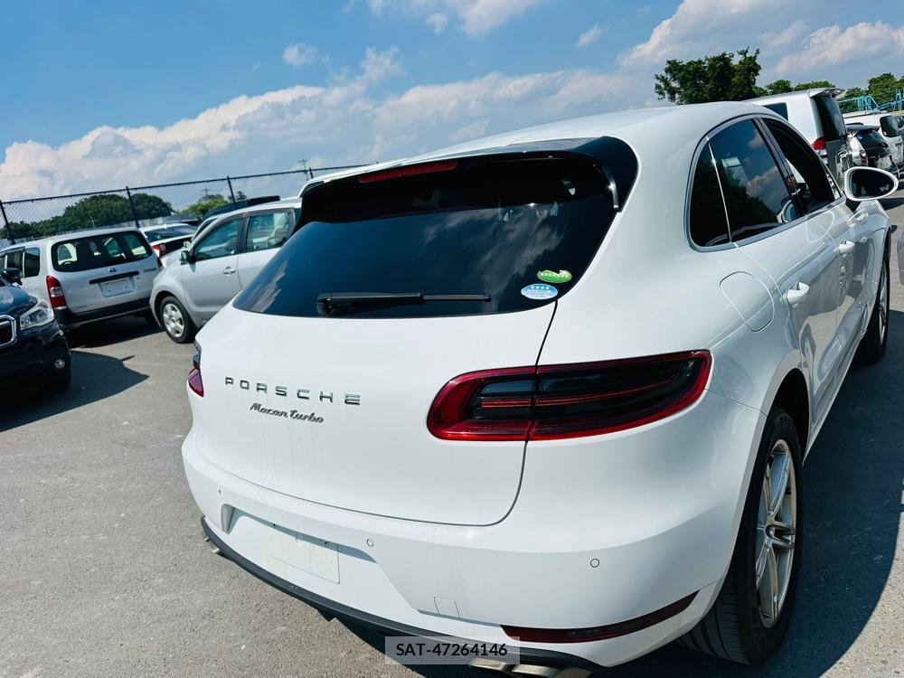 Porsche MACAN 2015-03 7349930-4