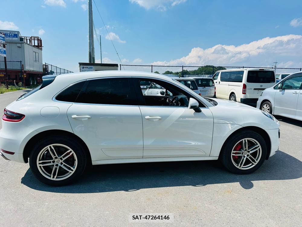 Porsche MACAN 2015-03 7349930-5