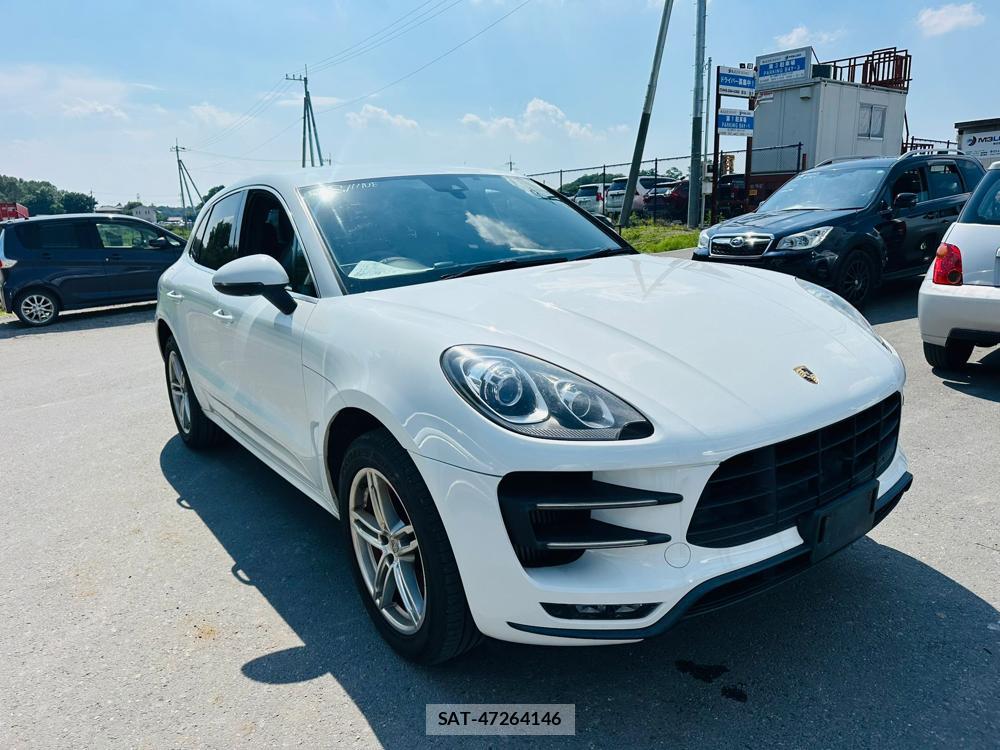Porsche MACAN 2015-03 7349930-6