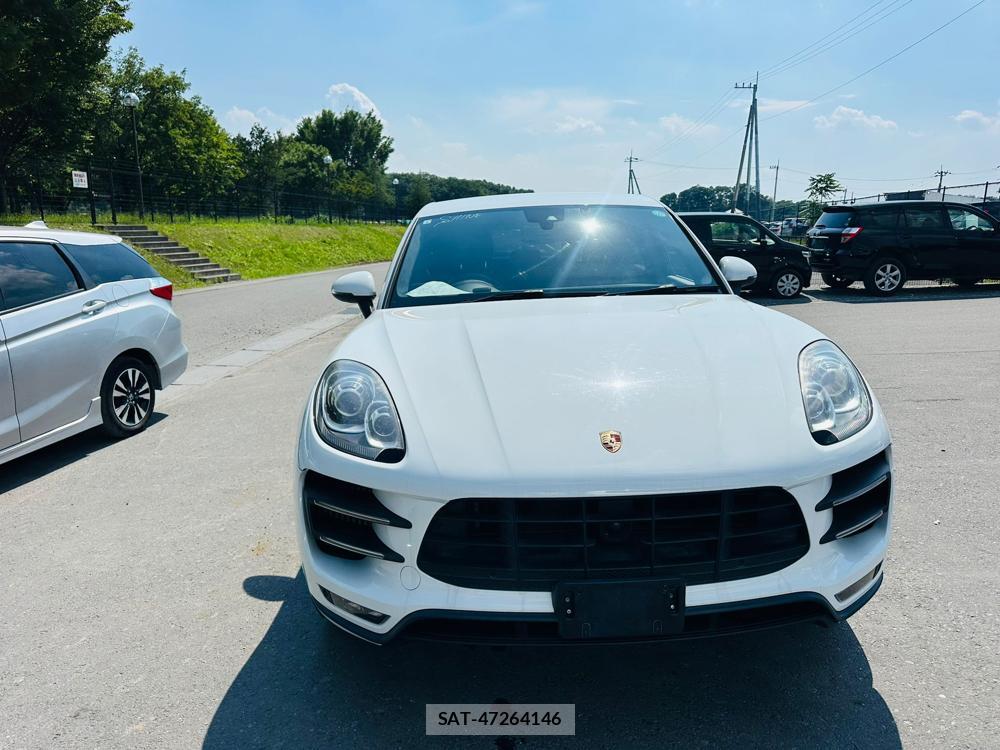 Porsche MACAN 2015-03 7349930-7